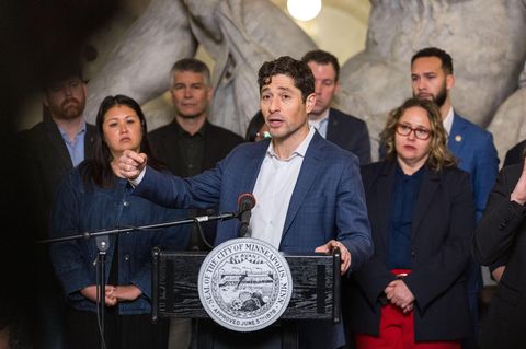 Jacob Frey, spricht während einer Pressekonferenz im Rathaus von Minneapolis
