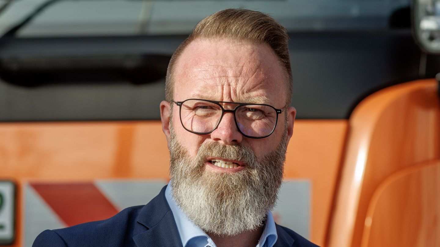 Verkehrsminister Claus Ruhe Madsen will schneller bauen lassen. (Archivbild) Foto: Markus Scholz/dpa