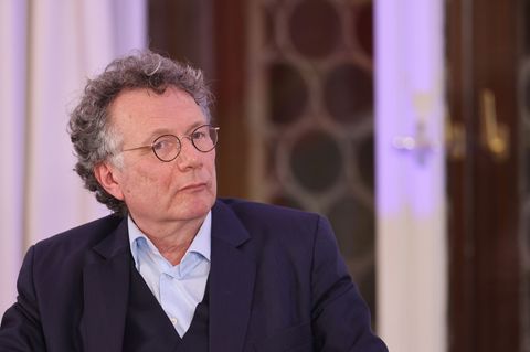 Der Schriftsteller Ingo Schulze kommt 2026 als Poetikprofessor nach Bamberg – im Gepäck hat der 1962 Geborene auch sein neuestes