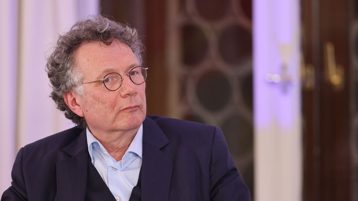 Der Schriftsteller Ingo Schulze kommt 2026 als Poetikprofessor nach Bamberg – im Gepäck hat der 1962 Geborene auch sein neuestes