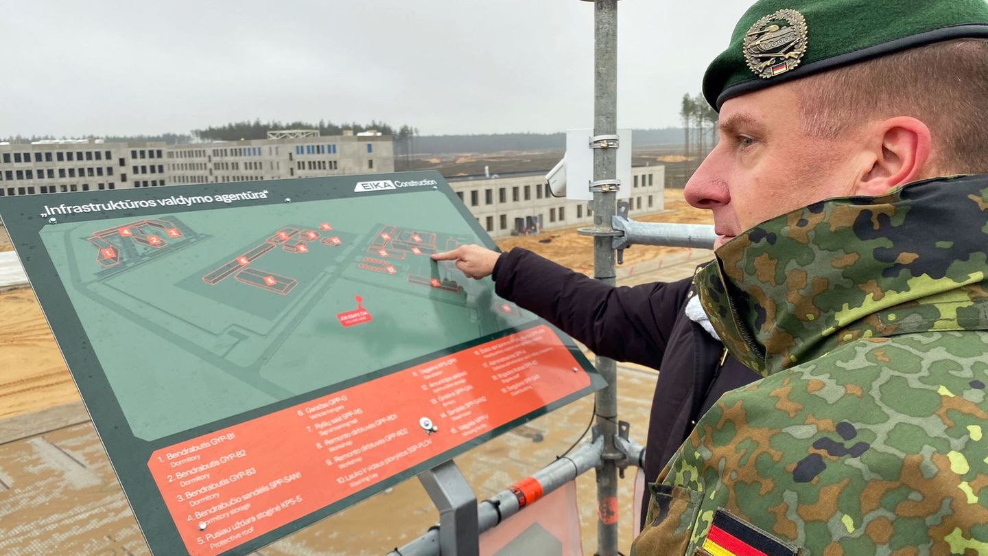 General Christoph Huber ist der Brigadekommandeur. (Archivbild) Foto: Alexander Welscher/dpa