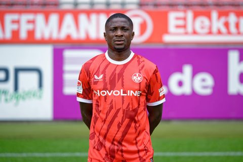 Afeez Aremu verlässt den 1. FC Kaiserslautern. (Archivbild) Foto: Uwe Anspach/dpa