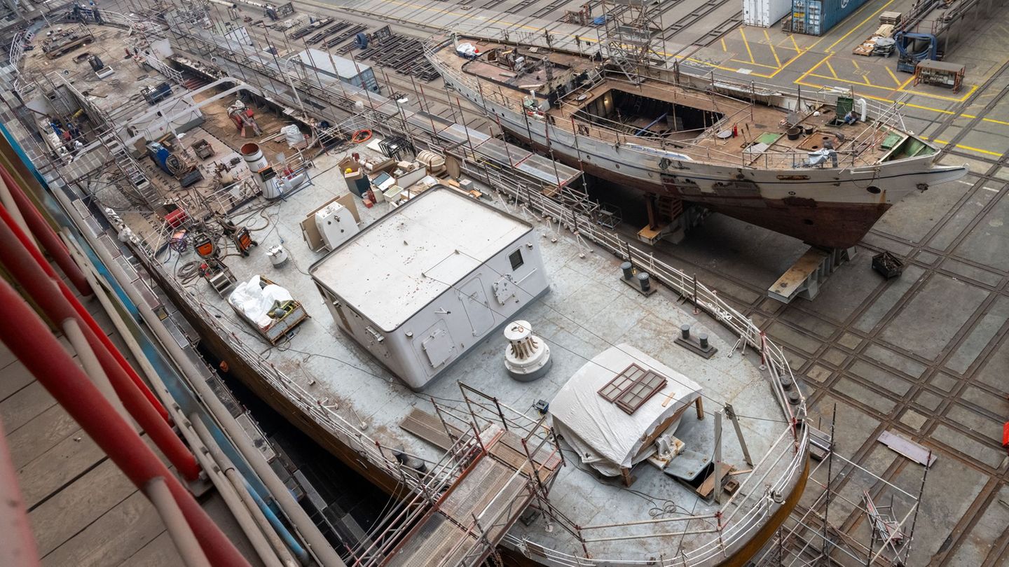 Im Herbst 2023 wurde in der Schiffbauhalle auf dem Stralsunder Volkswerft-Gelände an den Seglern "Gorch Fock 1" und "Greif" gear