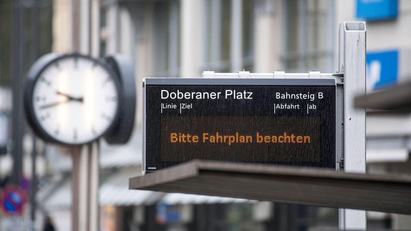 Am Doberaner Platz soll ein Jugendlicher rechtsextreme Musik abgespielt haben. (Archivbild) Foto: Frank Hormann/dpa-Zentralbild/