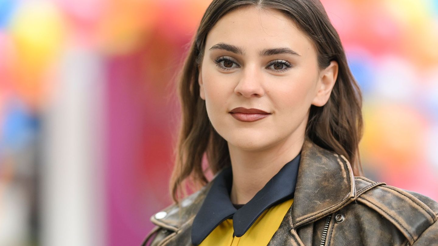 In ihrem Podcast erzählte Model Stefanie Giesinger davon, dass sie zurzeit viel weine. (Archivbild) Foto: Jens Kalaene/dpa