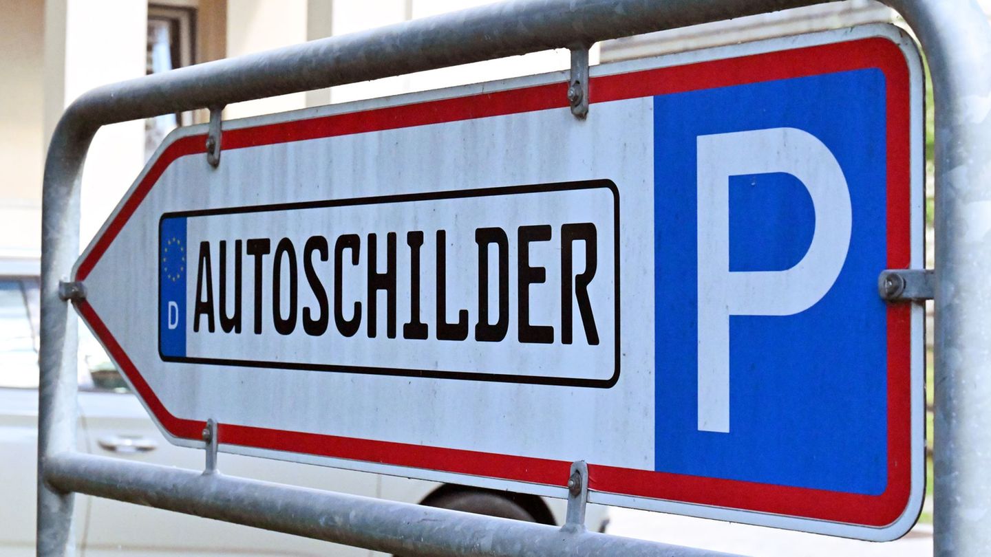 Für manche Autobesitzer ist das Kennzeichen mehr als ein Blechschild - es kann die regionale Verbundenheit ausdrücken. (Symbolbi