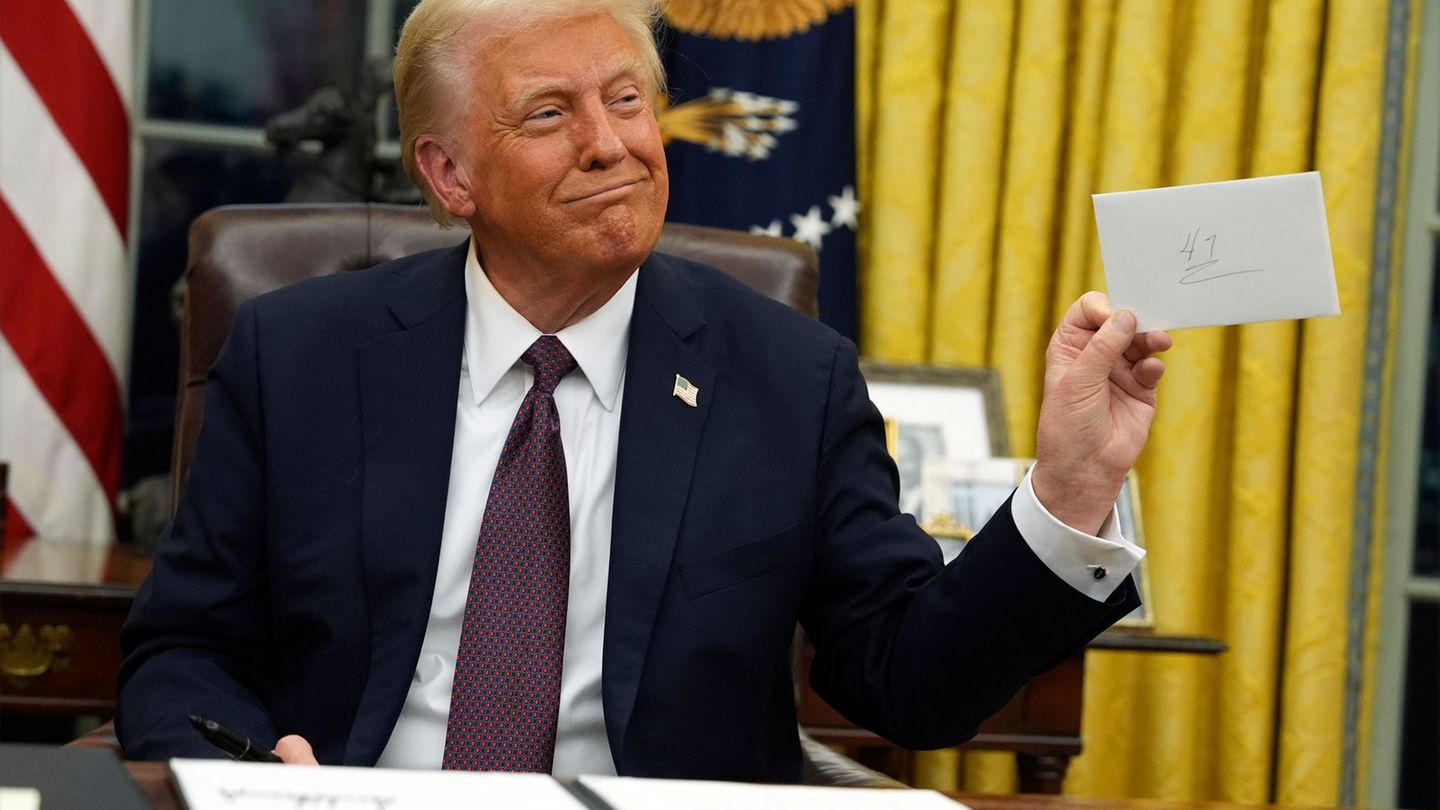 Heute will Trump seinen Favoriten für die Spitze der mächtigen Fed bekanntgeben. (Archivbild) Foto: Evan Vucci/AP/dpa