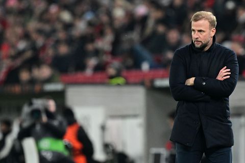 Konnte trotz eines starken Beginns am Ende nicht ganz zufrieden sein: VfB-Trainer Sebastian Hoeneß. Foto: Bernd Weißbrod/dpa