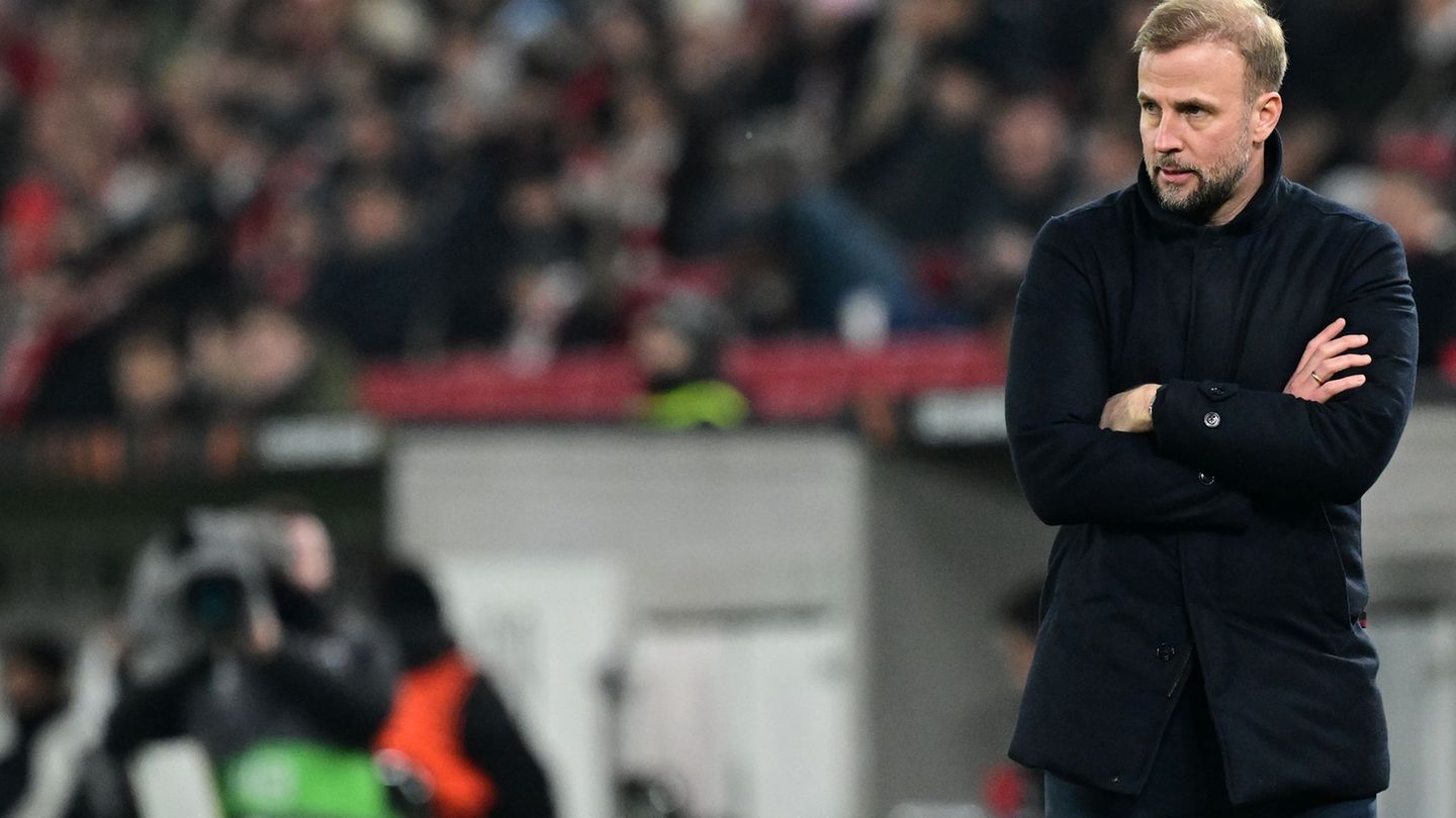 Konnte trotz eines starken Beginns am Ende nicht ganz zufrieden sein: VfB-Trainer Sebastian Hoeneß. Foto: Bernd Weißbrod/dpa