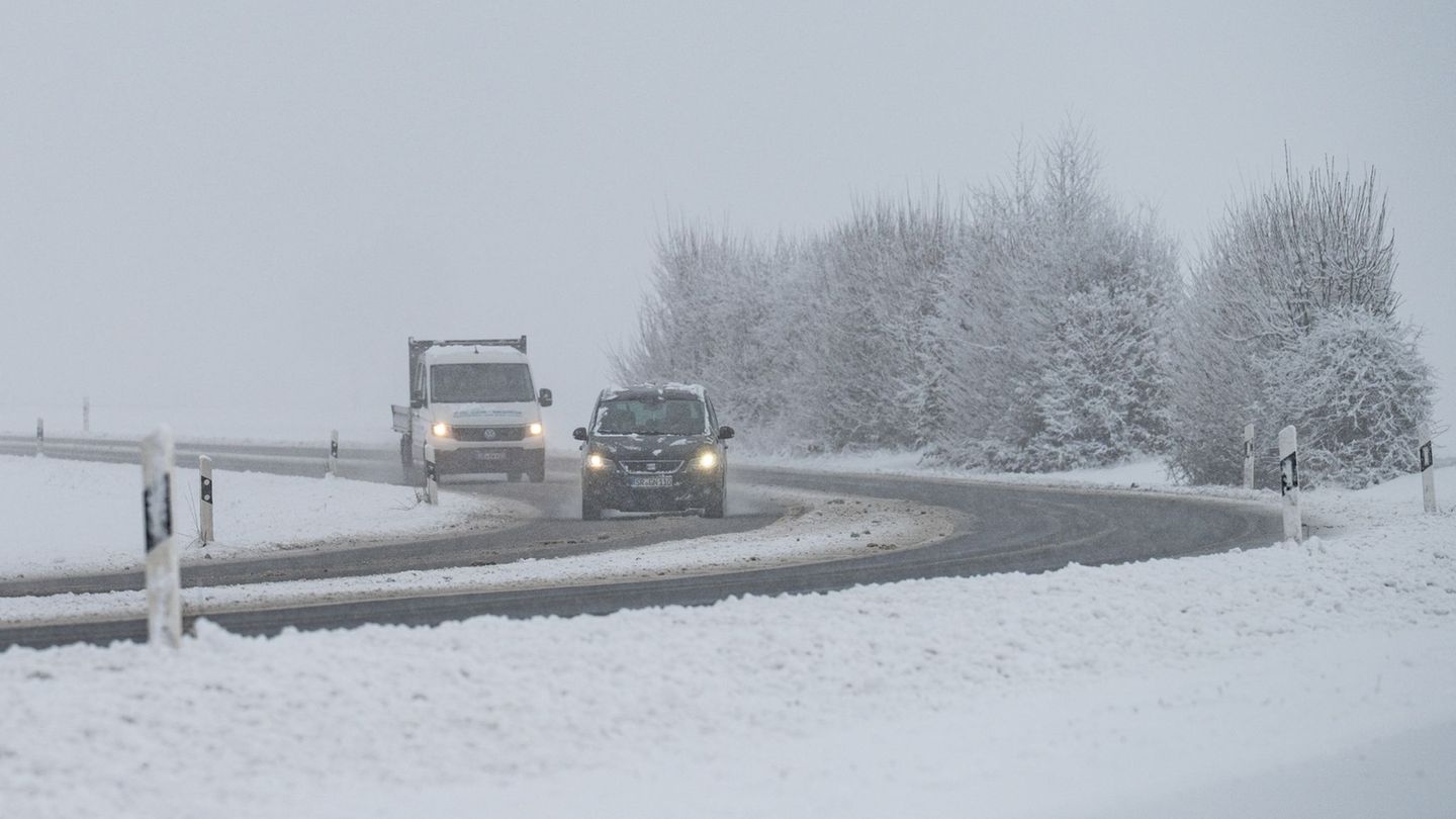Das winterliche Wetter hält in Bayern auch am Freitag zunächst noch an. Foto: Armin Weigel/dpa