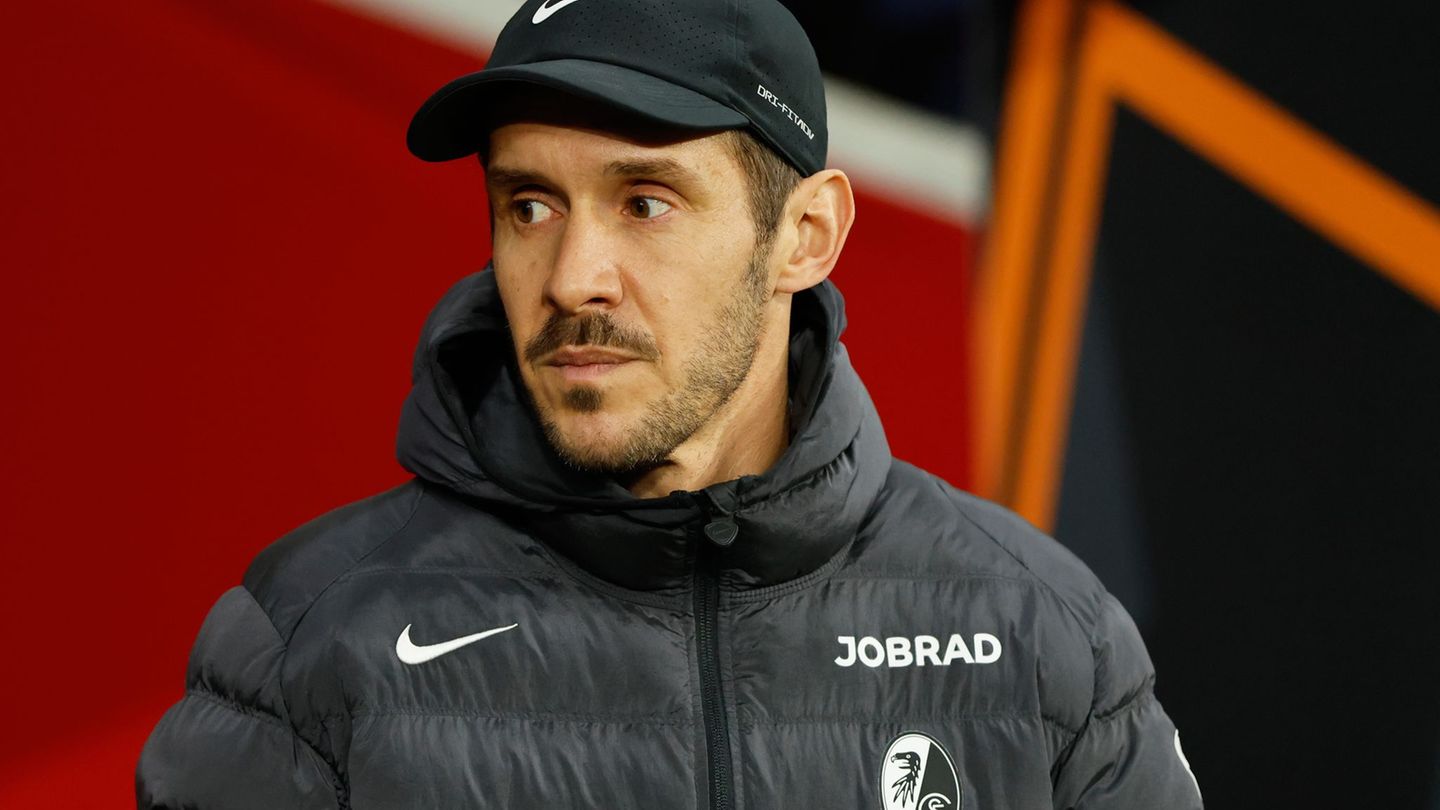 Ist trotz der Niederlage zum Abschluss stolz auf sein Team: SC-Coach Julian Schuster Foto: Jean-Francois Badias/AP/dpa