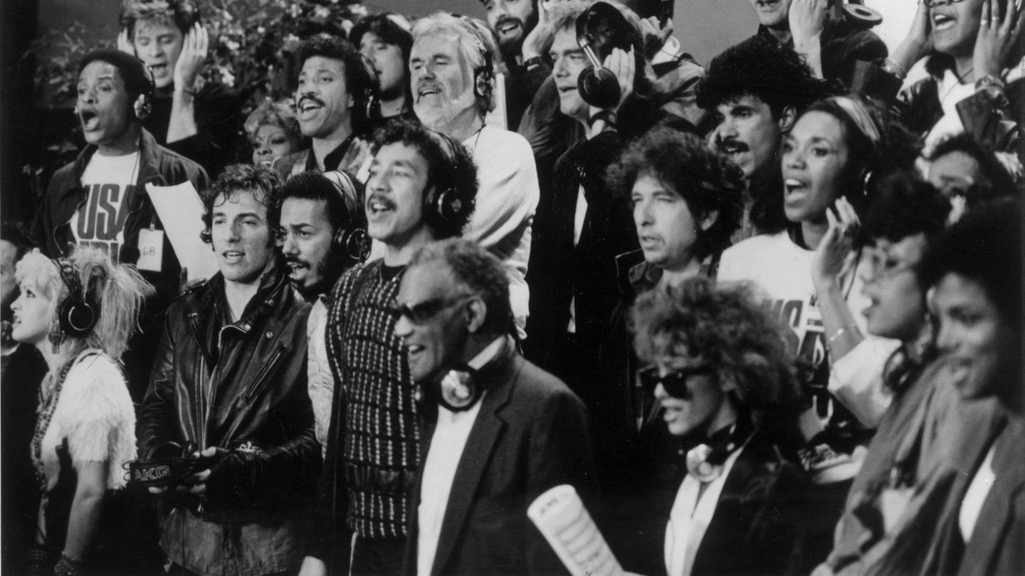 Musiker für eine bessere Welt: Stars aus Rock und Pop singen 1985 "We Are The World" ein