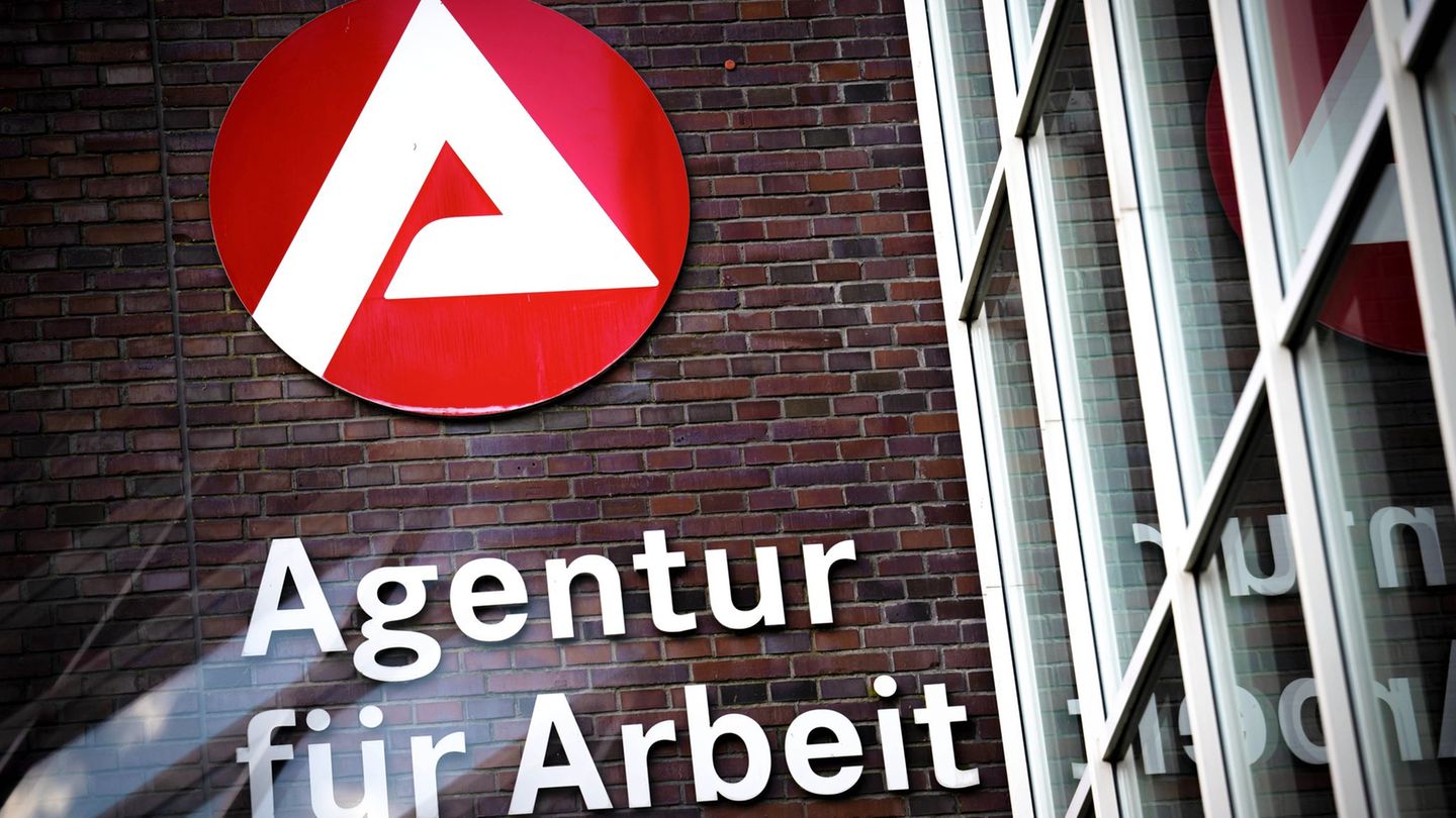 Die Arbeitsagentur zählt mehr Arbeitslose als vor einem Monat. (Archivbild) Foto: Sina Schuldt/dpa/dpa-tmn