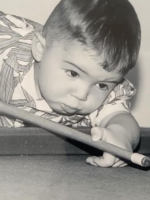 Jude Owens spielt Snooker.