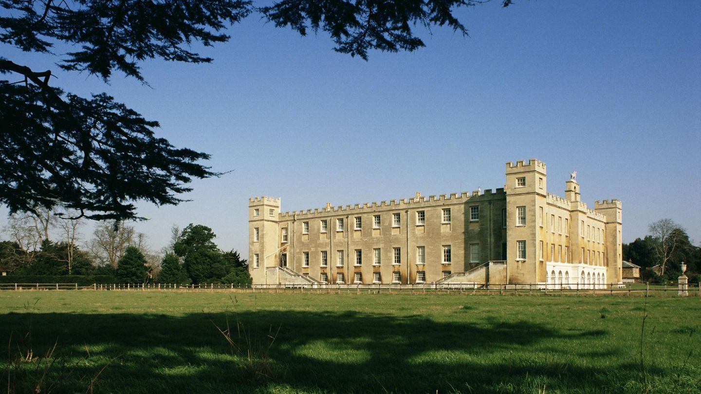 Bridgerton Syon Park in Brentford