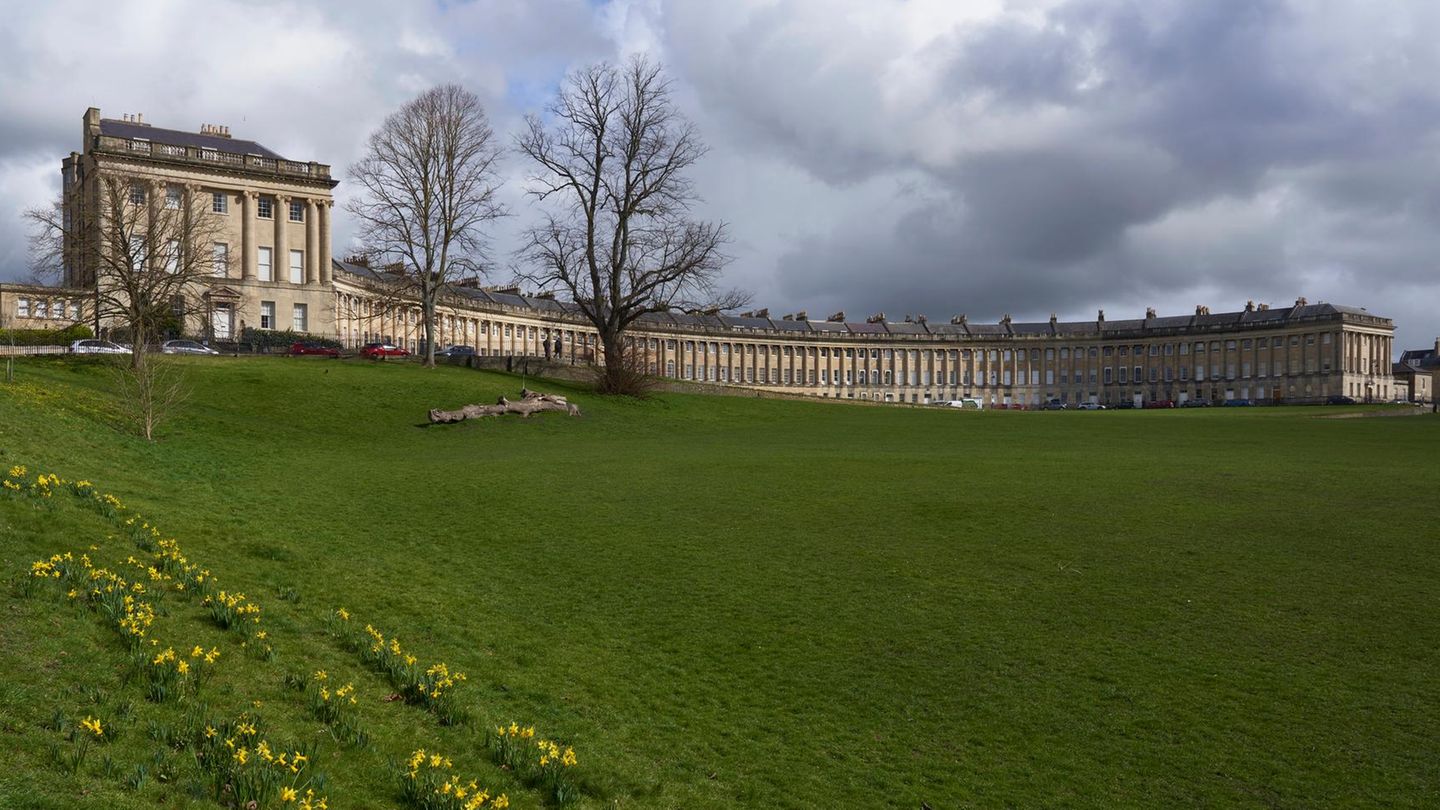 Bridgerton Royal Crescent