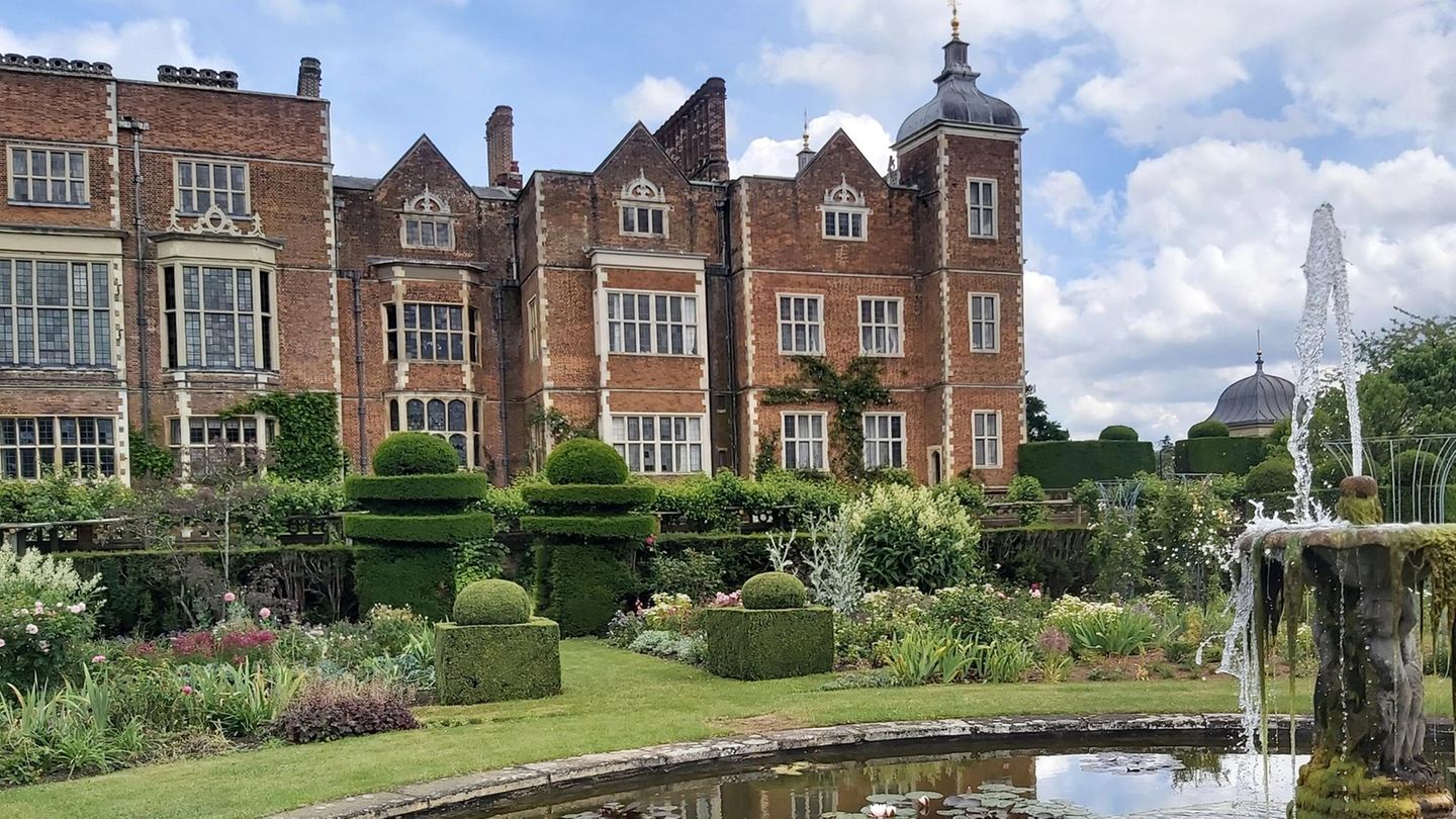 Bridgerton Hatfield House Hertfordshire