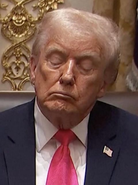 Donald Trump schläft.