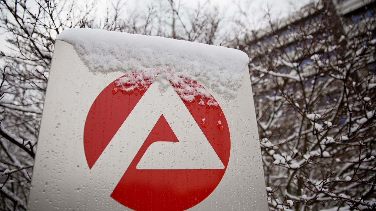 Im Winter steigt die Arbeitslosigkeit traditionell an. (Symbolbild) Foto: Daniel Karmann/dpa