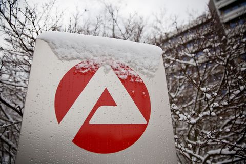 Im Winter steigt die Arbeitslosigkeit traditionell an. (Symbolbild) Foto: Daniel Karmann/dpa