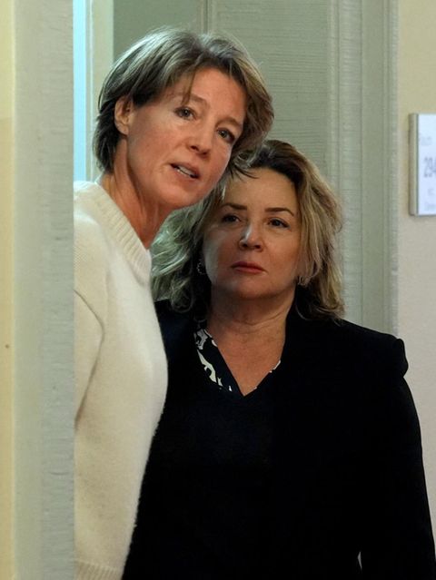 Während der Unterbrechung der Verhandlungen steht Christina Block im Landgericht Hamburg