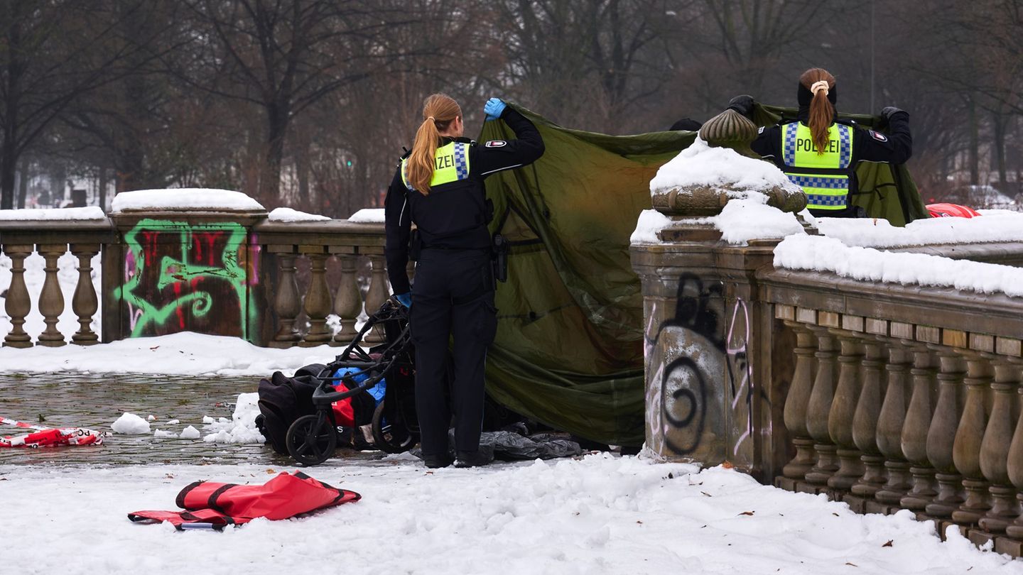 Mitte Januar war ein mutmaßlich obdachloser Mann tot auf der Lombardsbrücke gefunden worden. (Archivbild) Foto: Marcus Golejewsk