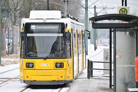 In Berlin fahren noch nicht alle Straßenbahnen wieder, nachdem der Tramverkehr am Montag komplett eingestellt worden war. (Archi