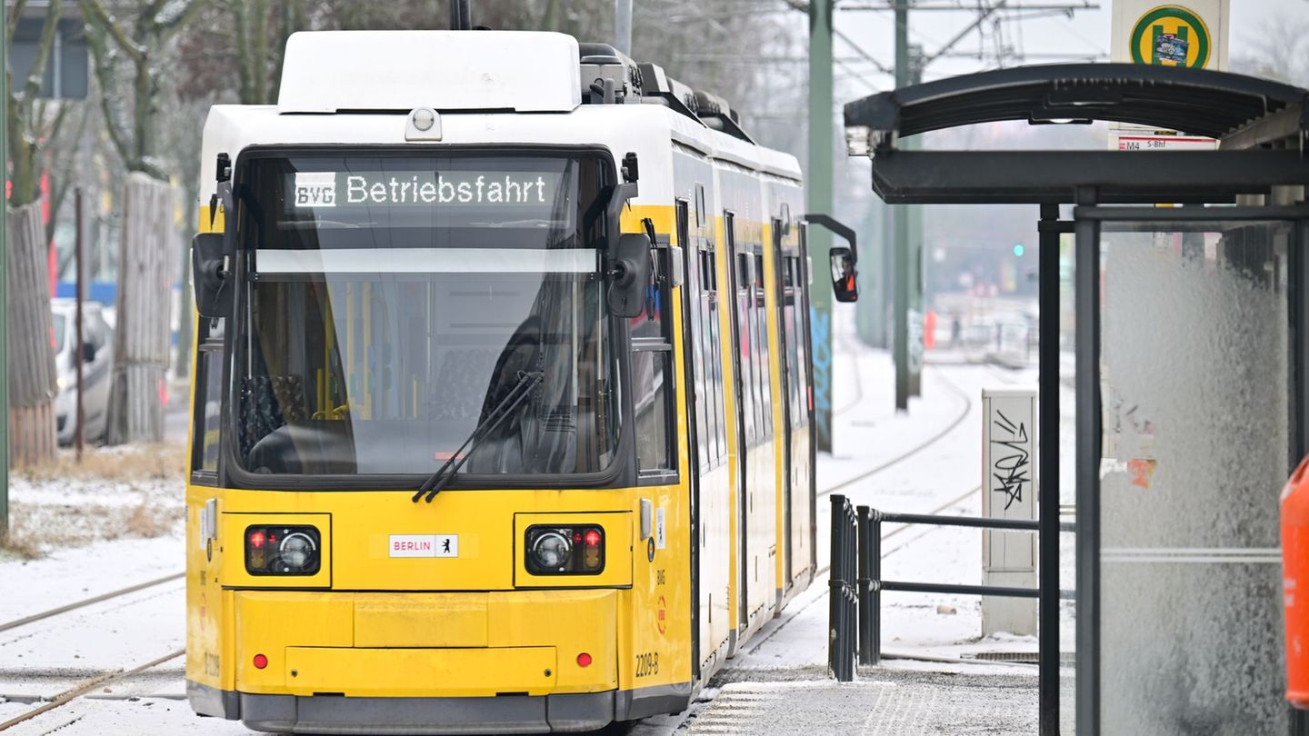 In Berlin fahren noch nicht alle Straßenbahnen wieder, nachdem der Tramverkehr am Montag komplett eingestellt worden war. (Archi
