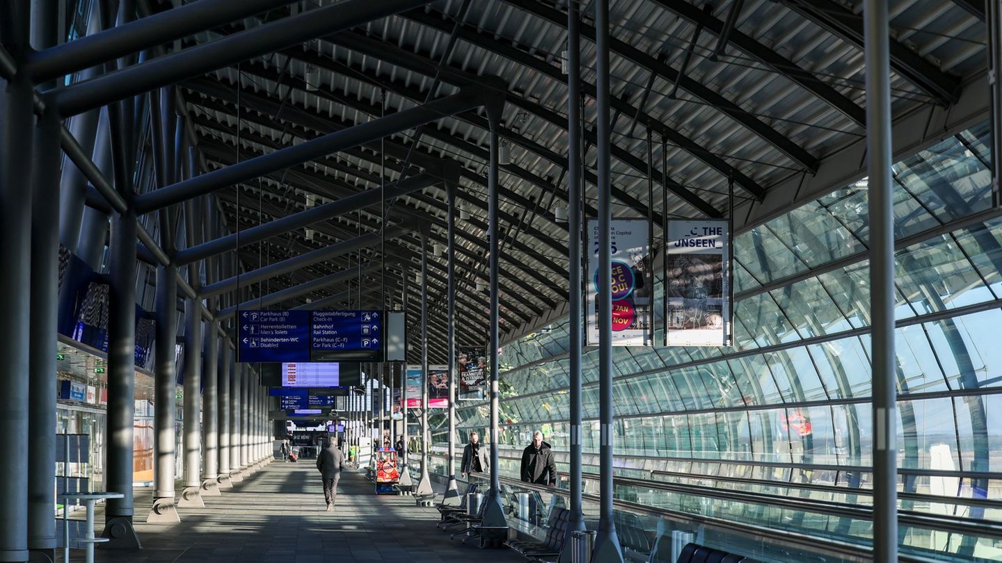 Sachsen und Sachsen-Anhalt wollen die Flughäfen Leipzig/Halle und Dresden bis 2030 ohne Landesmittel betreiben. (Archivbild) Fot