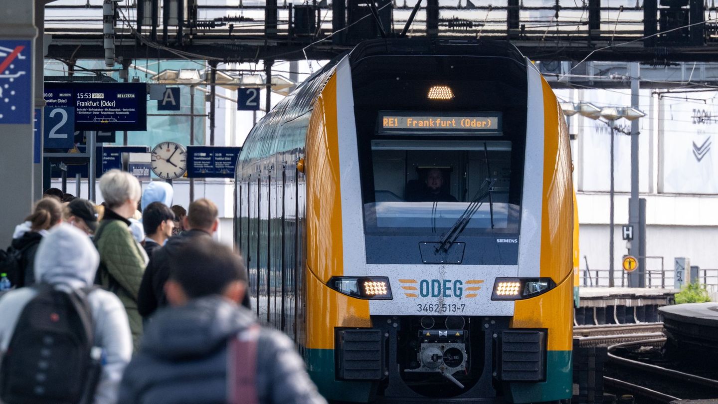 Vom 29. Januar bis zum 27. Februar kommt es zu Ausfällen und Umleitungen der RE1 im Raum Berlin. (Symbolbild) Foto: Soeren Stach