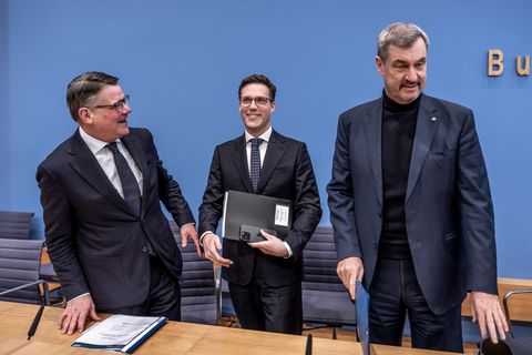 Sie nennen sich "Drei-Löwen-Allianz": Boris Rhein, Manuel Hagel und Markus Söder. Foto: Michael Kappeler/dpa