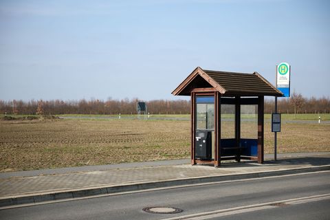 Fahrgäste müssen sich in mehreren sächsischen Städten am Montag auf massive Einschränkungen im Nahverkehr einstellen (Archivbild