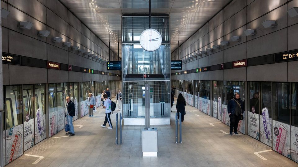 Die Metro in Kopenhagen mit Bahnsteigtüren