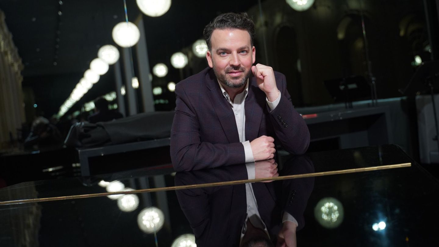 Gaffigan hat seinen Vertrag für weitere drei Jahre verlängert. (Archivbild) Foto: Jörg Carstensen/dpa