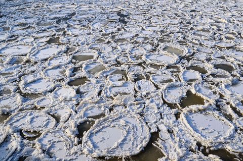 Zwei Kanalabschnitte von Mittellandkanal und Elbe-Havel-Kanal in Sachsen-Anhalt werden wegen des Eises gesperrt. (Archivbild) Fo