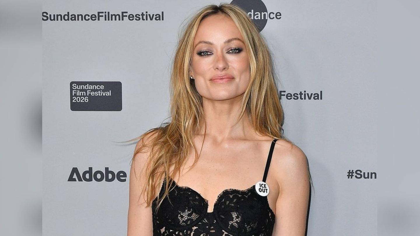 Olivia Wilde trug beim diesjährigen Sundance Film Festival einen "ICE out"-Pin, um gegen die umstrittene US-Einwanderungsbehör