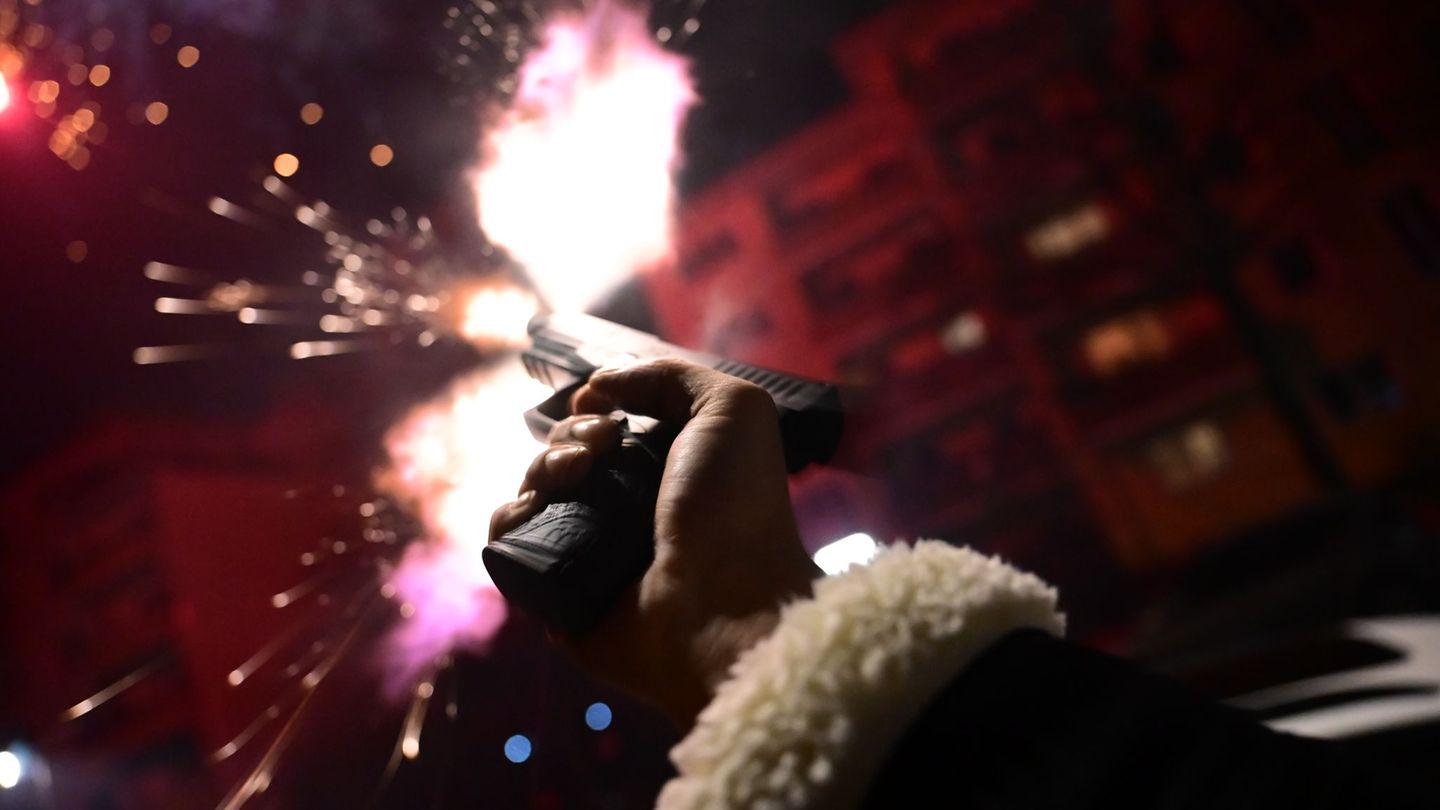 Unter den 725 Verdächtigen der Silvesternacht waren auch zahlreiche Jugendliche. (Archivbild) Foto: Sebastian Christoph Gollnow/
