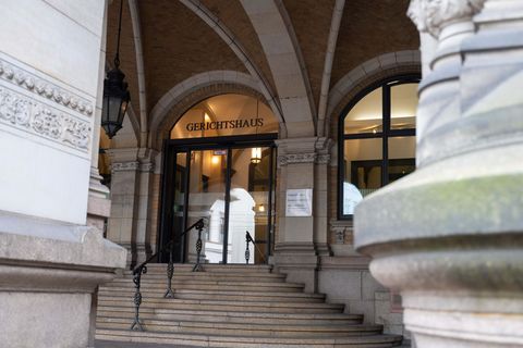 Das Landgericht Bremen verhandelt erneut einen Prozess um einen Kopfschuss. (Symbolbild) Foto: Alicia Windzio/dpa