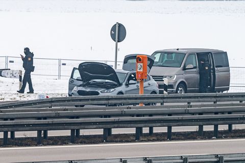 Polizisten hatten den Wagen nachts auf der Autobahn 3 bei Wiesent (Landkreis Regensburg) gestoppt. Foto: Armin Weigel/dpa