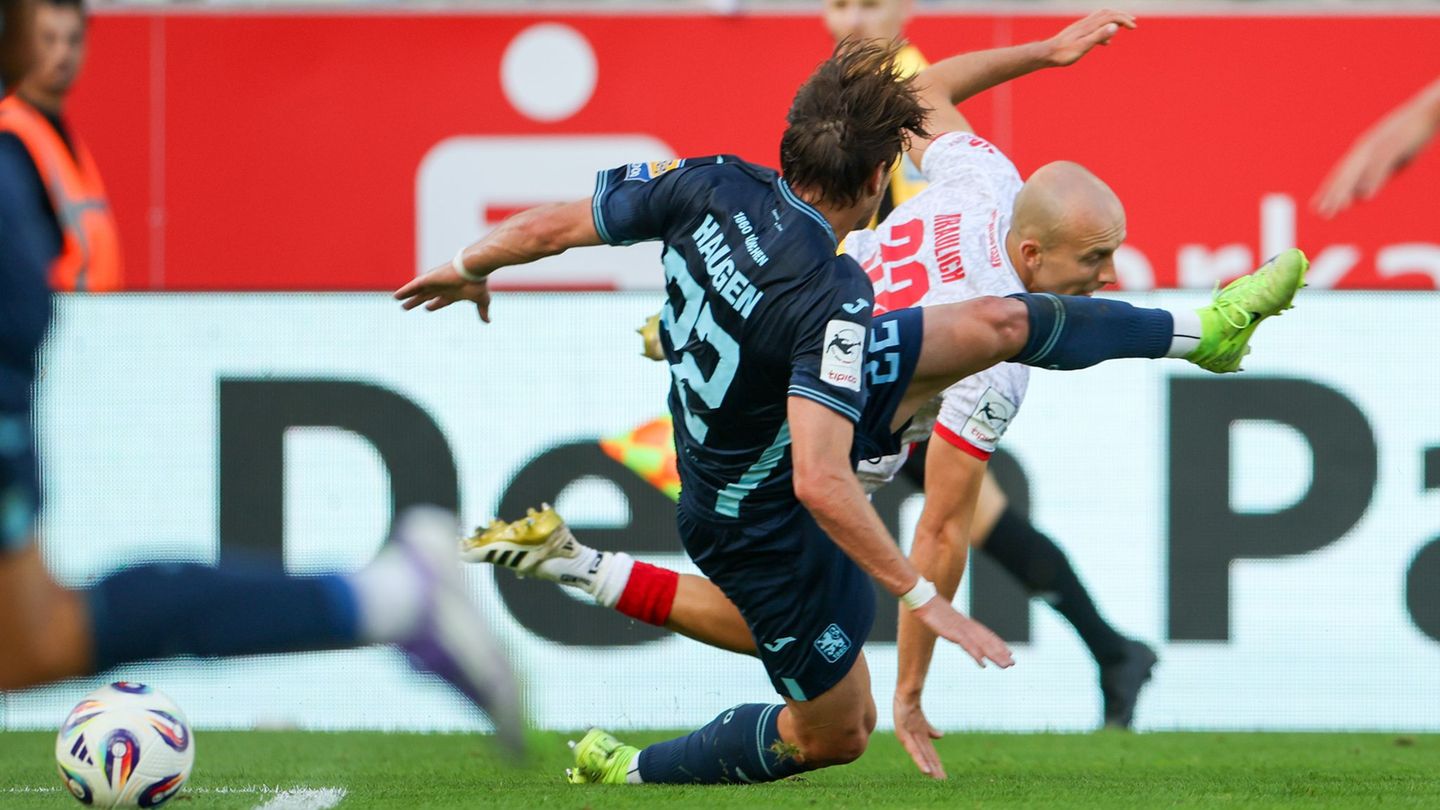 Sigurd Haugen (l) in Aktion. Der beste 1860-Torschütze ist wieder im Training. (Archivbild) Foto: Christoph Reichwein/dpa