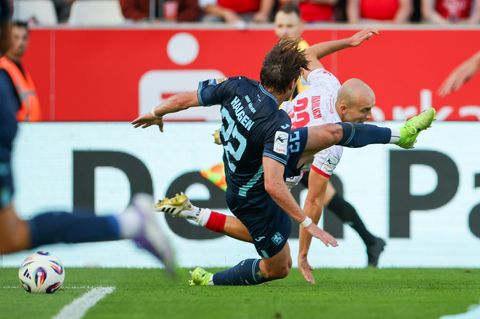 Sigurd Haugen (l) in Aktion. Der beste 1860-Torschütze ist wieder im Training. (Archivbild) Foto: Christoph Reichwein/dpa