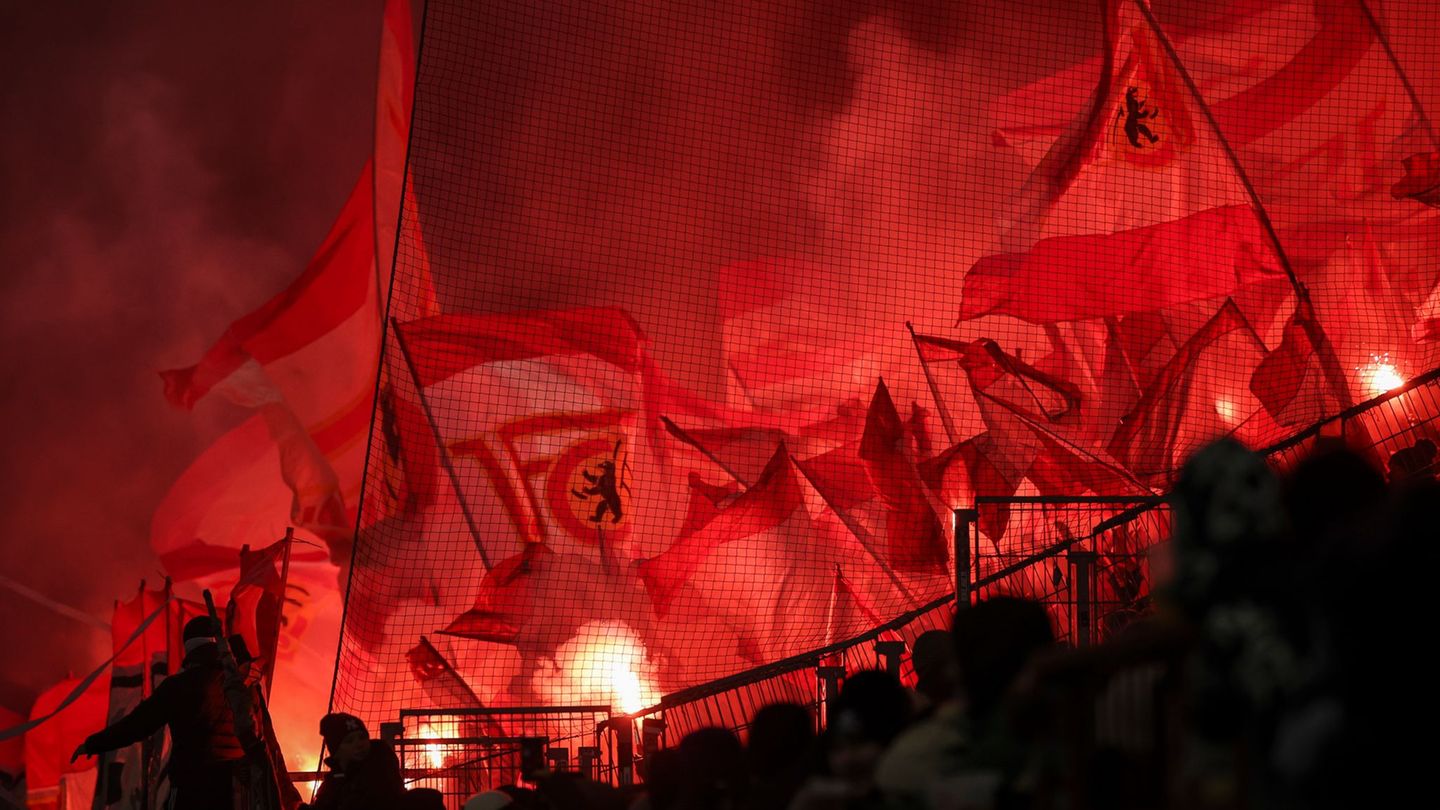 Union wurde unter anderem für Vorfälle beim Spiel in Hamburg bestraft. (Archivbild) Foto: Christian Charisius/dpa