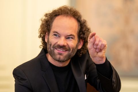 Für eine NDR-Satiresendung wollte Maxi Schafroth eine US-Flagge auf Grönland hissen, was dort auf wenig Begeisterung stieß. (Arc