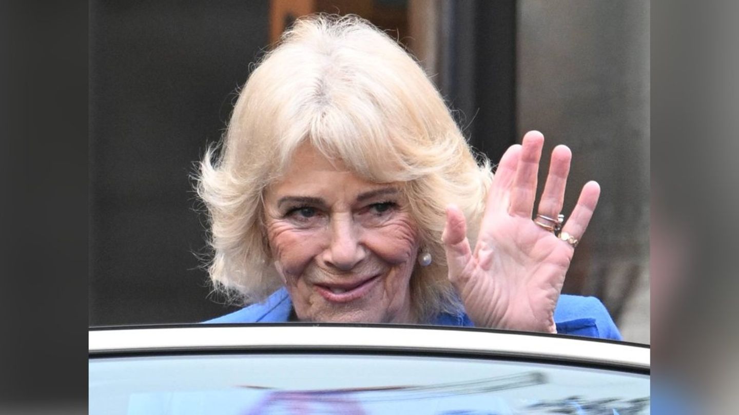 Königin Camilla winkte vor der Southwark Cathedral in London Fans und Fotografen zu.