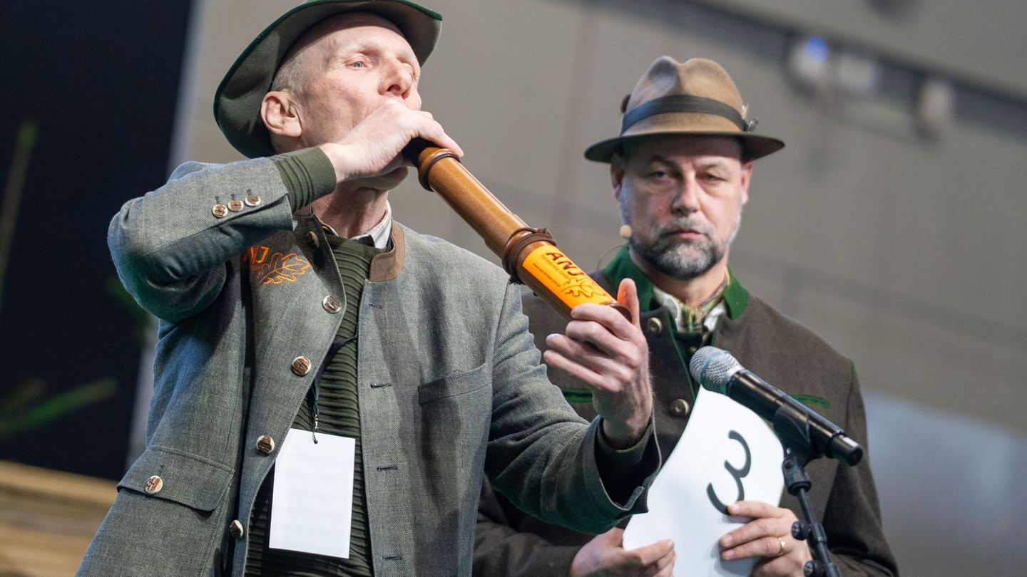 Klang von allen Teilnehmern am besten wie ein Hirsch: Der Gewinner der Deutschen Meisterschaft der Hirschrufer, Thomas Soltwedel