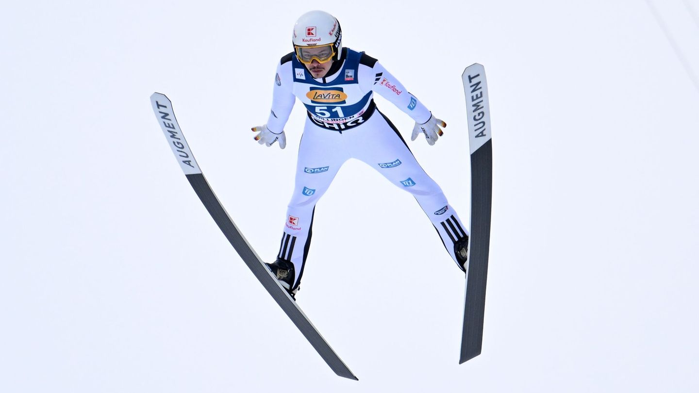 Philipp Raimund war zufrieden mit Platz zwei im Mixed-Team-Event in Willingen. Foto: Swen Pförtner/dpa