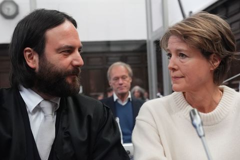 Nach einer dramatischen Szene im Gerichtssaal wurde der Prozess kurz unterbrochen. Foto: Marcus Brandt/Pool dpa/dpa