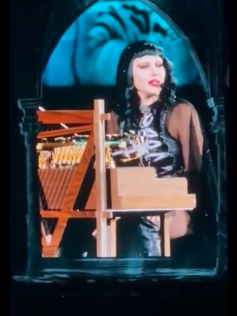 Lady Gaga kritisiert Trump und ICE mit bebender Stimme