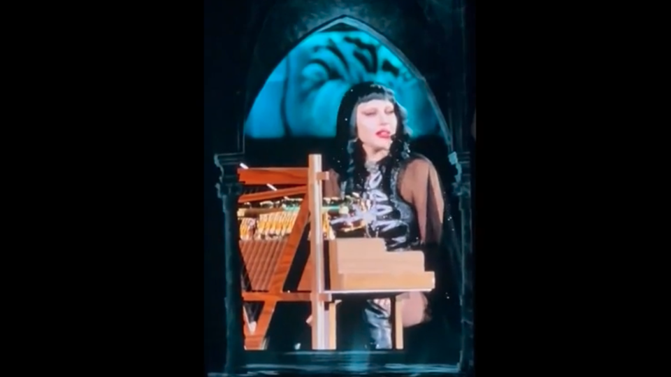 Lady Gaga kritisiert Trump und ICE mit bebender Stimme