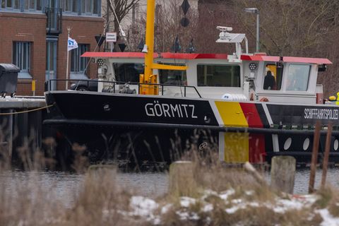 Der Eisbrecher "Görmitz" des WSA Ostsee soll helfen. Foto: Stefan Sauer/dpa